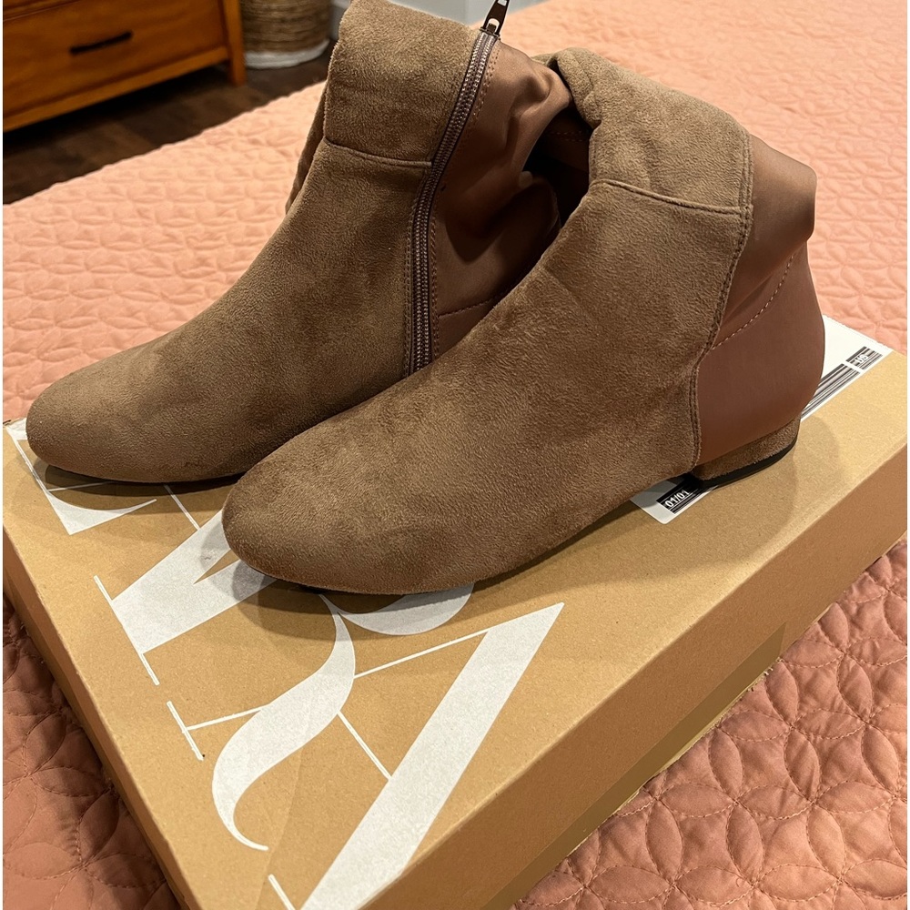 Beige/Tan High boots